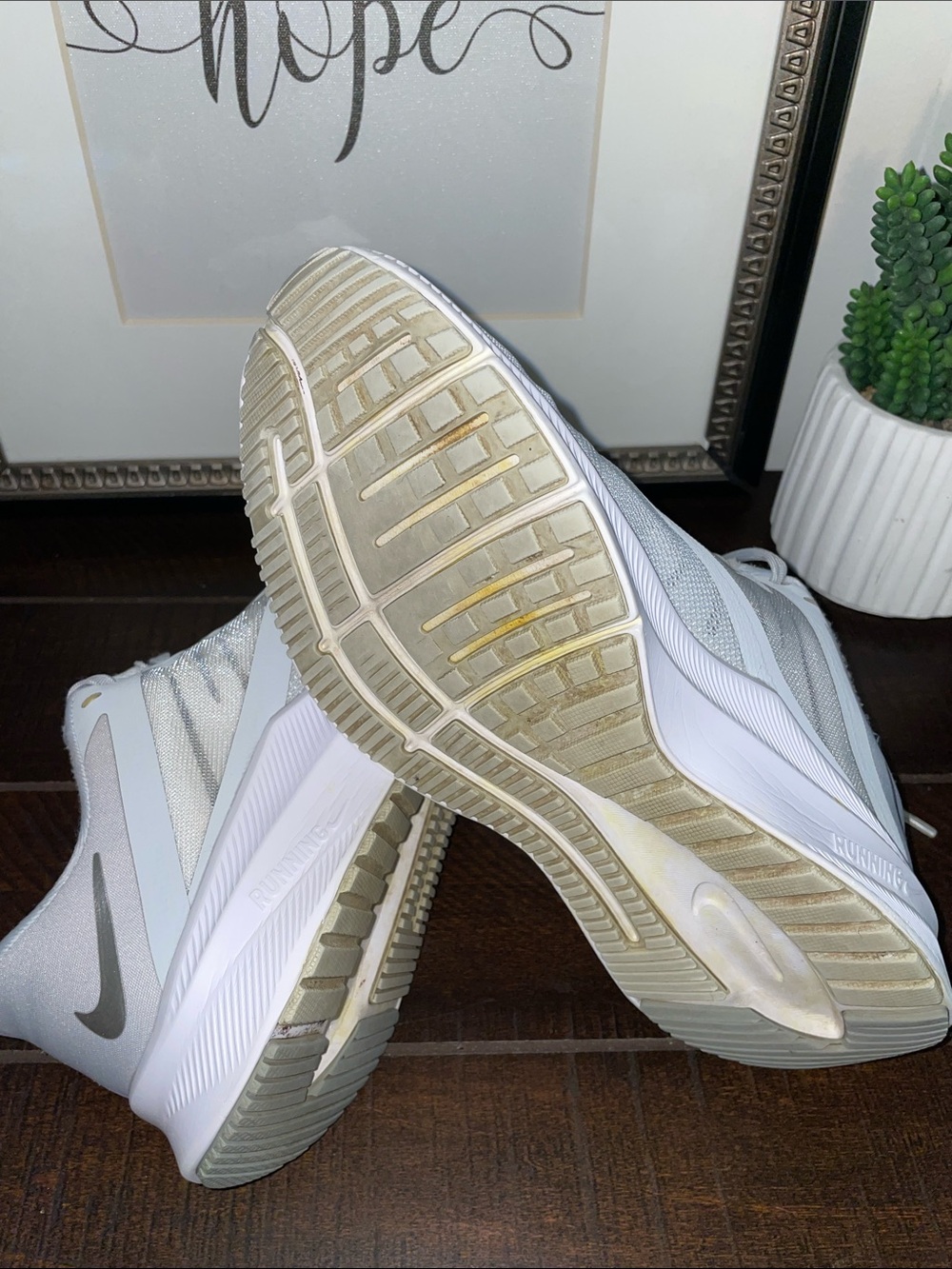 Nike Quest 3 Women’s Running Shoes Sneakers Size 8.5 Platinum / Metallic Silver - Picture 13 of 14